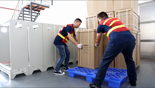 Sheet Metal Manufacturing - put the carton on the pallet